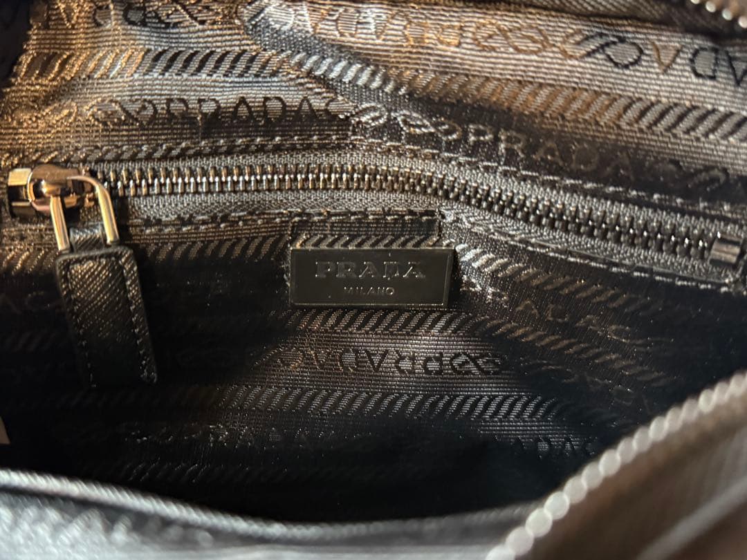 PRADA　プラダ　ショルダーバッグ　ポーチ付き