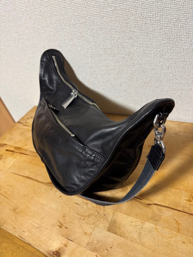 黒レザーショルダーバッグ ダブルジッパー