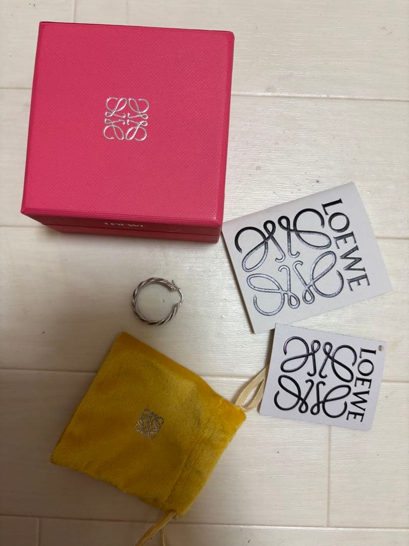 LOEWEスターリングシルバー片耳 ピアス定価11万円