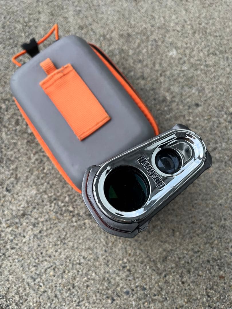 Bushnell ゴルフ用距離計とケース