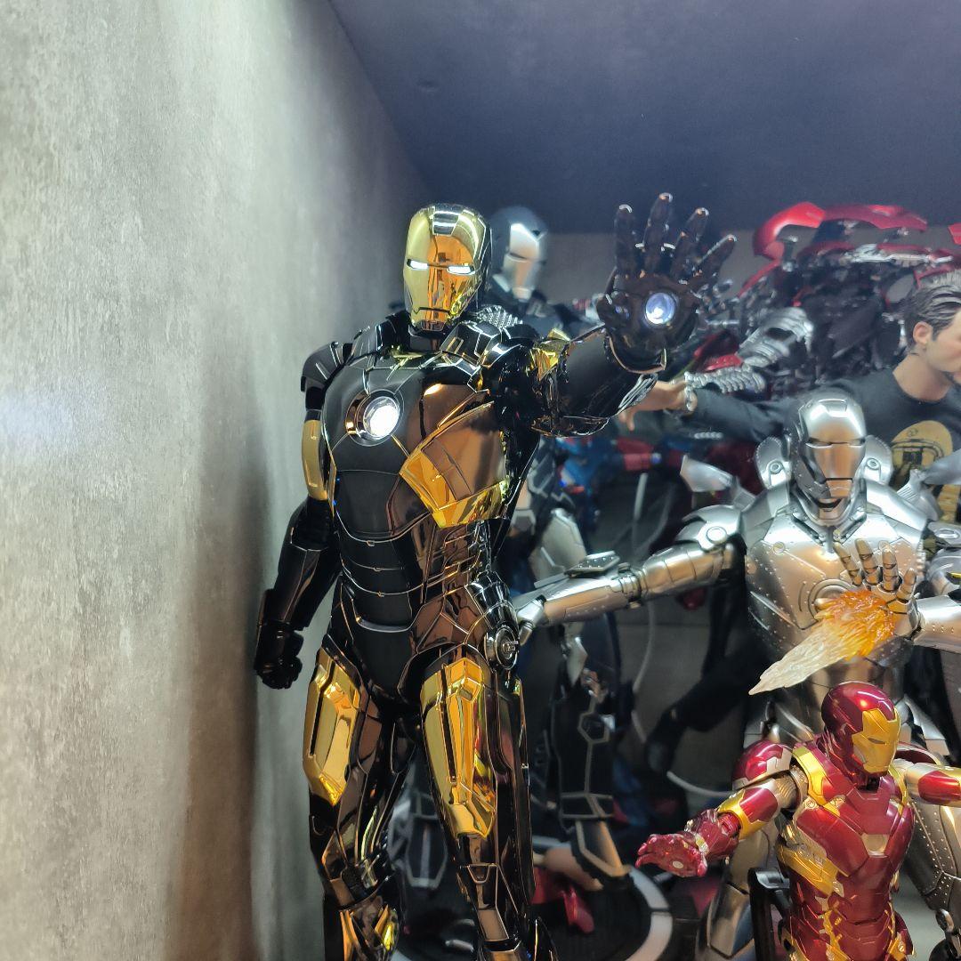 ホットトイズ　アイアンマン・マーク7（ブラック＆ゴールド版）追加ライト