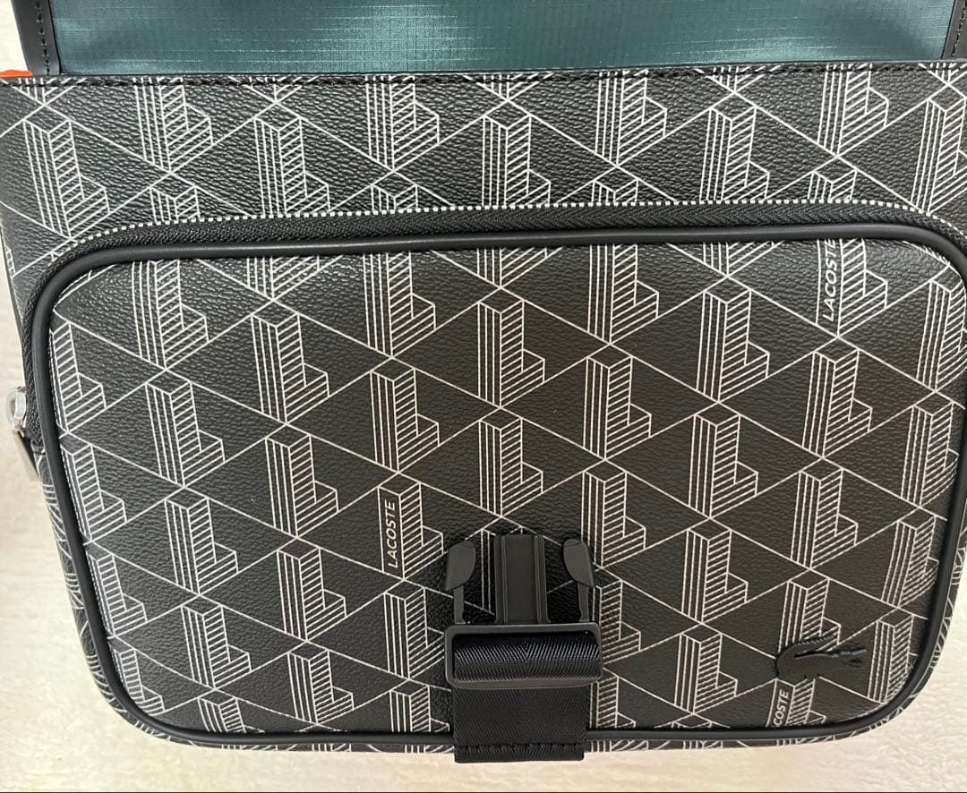 LACOSTE ラコステ モノグラム ショルダーバッグ