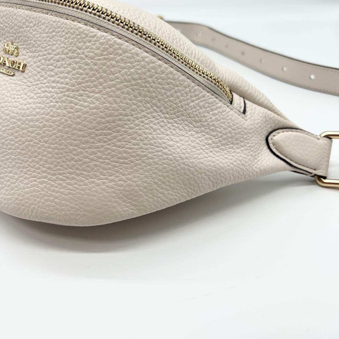 極美品✨コーチ　COACH　ボディバッグ　シボ革　ホワイト　ウエストバッグ