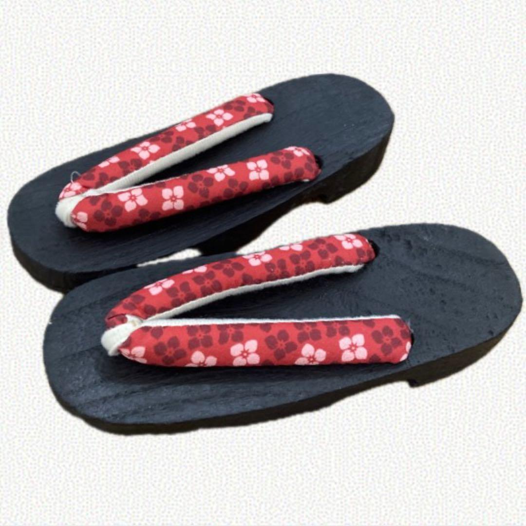 お値下げ／未使用★ハロー キティ／サンリオ★ツバキ柄浴衣＋帯＋草履 3点セット