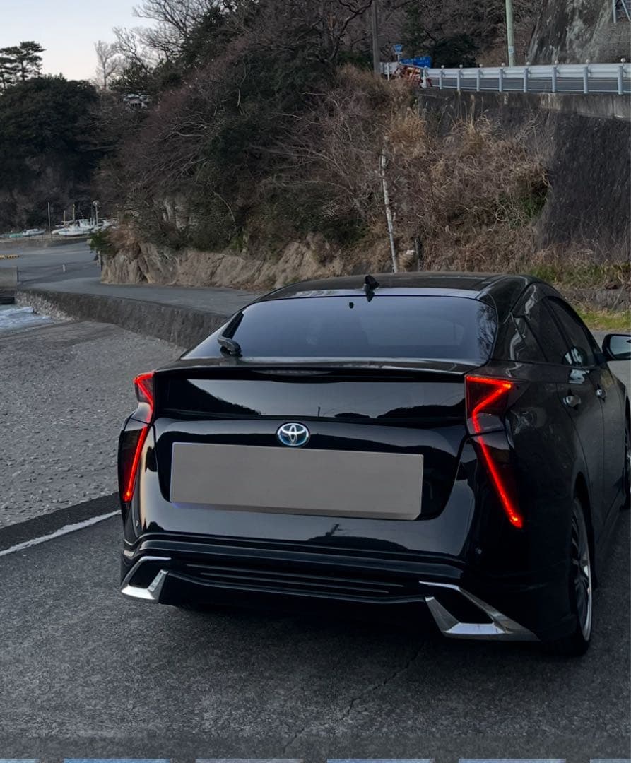 プリウス50 前期 スモークテールランプ 破損あり