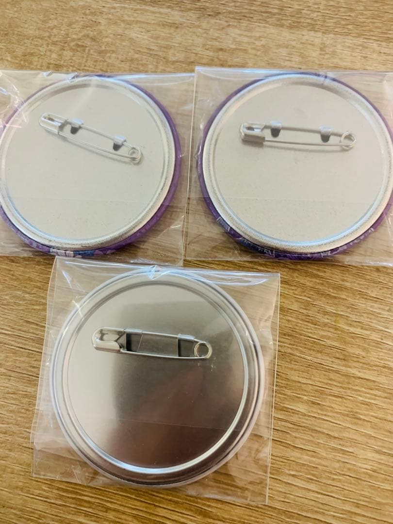 おそ松さん　一松 天使　悪魔　バンド　チェンジング 缶バッジ　ホログラム