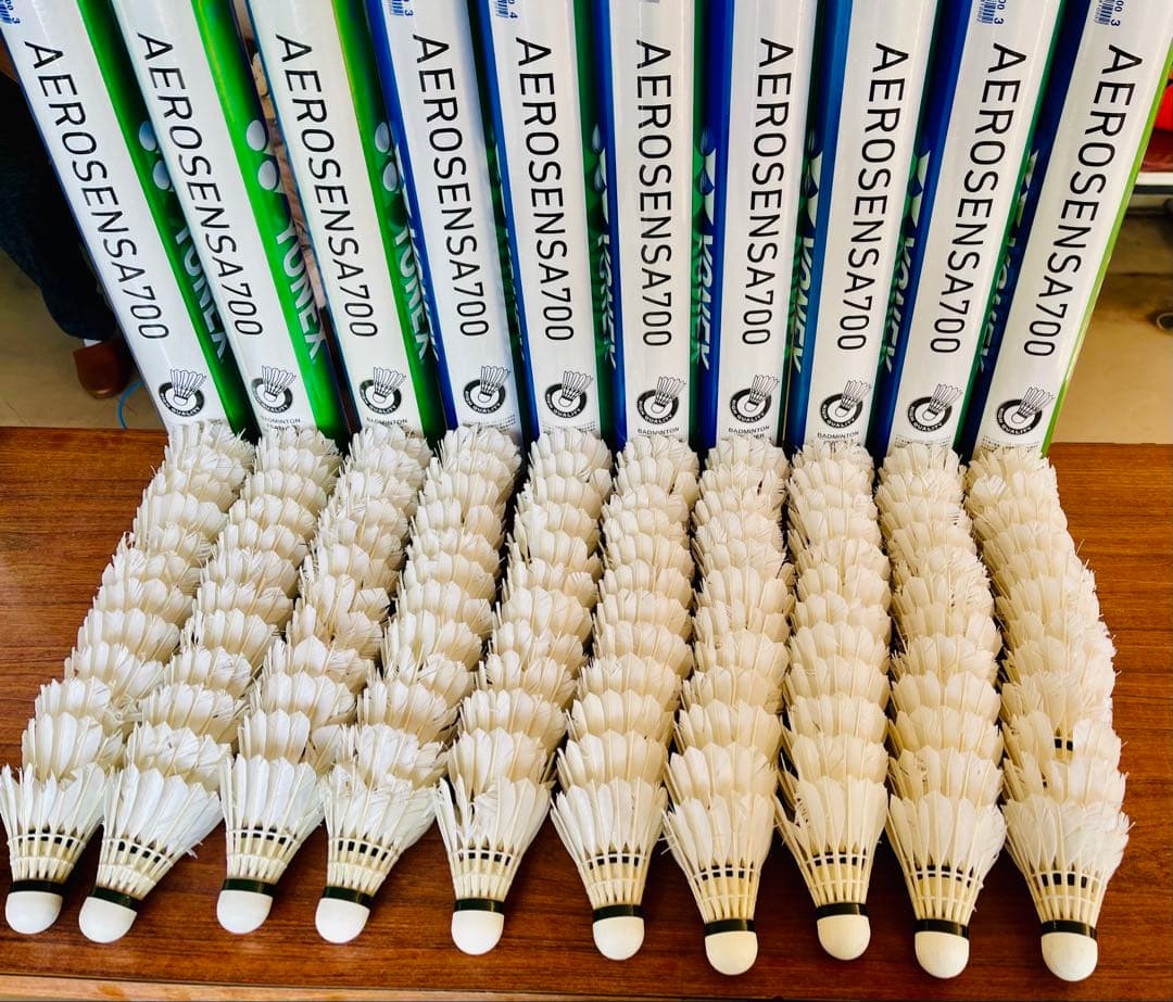 中古シャトル YONEX 240個 ニューオフィシャル エアロセンサ700