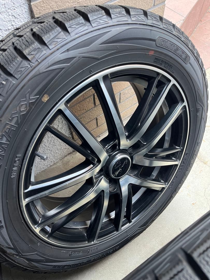 バリ溝美品　ダンロップ　スタッドレスタイヤ4本　ナット付　215/55R17