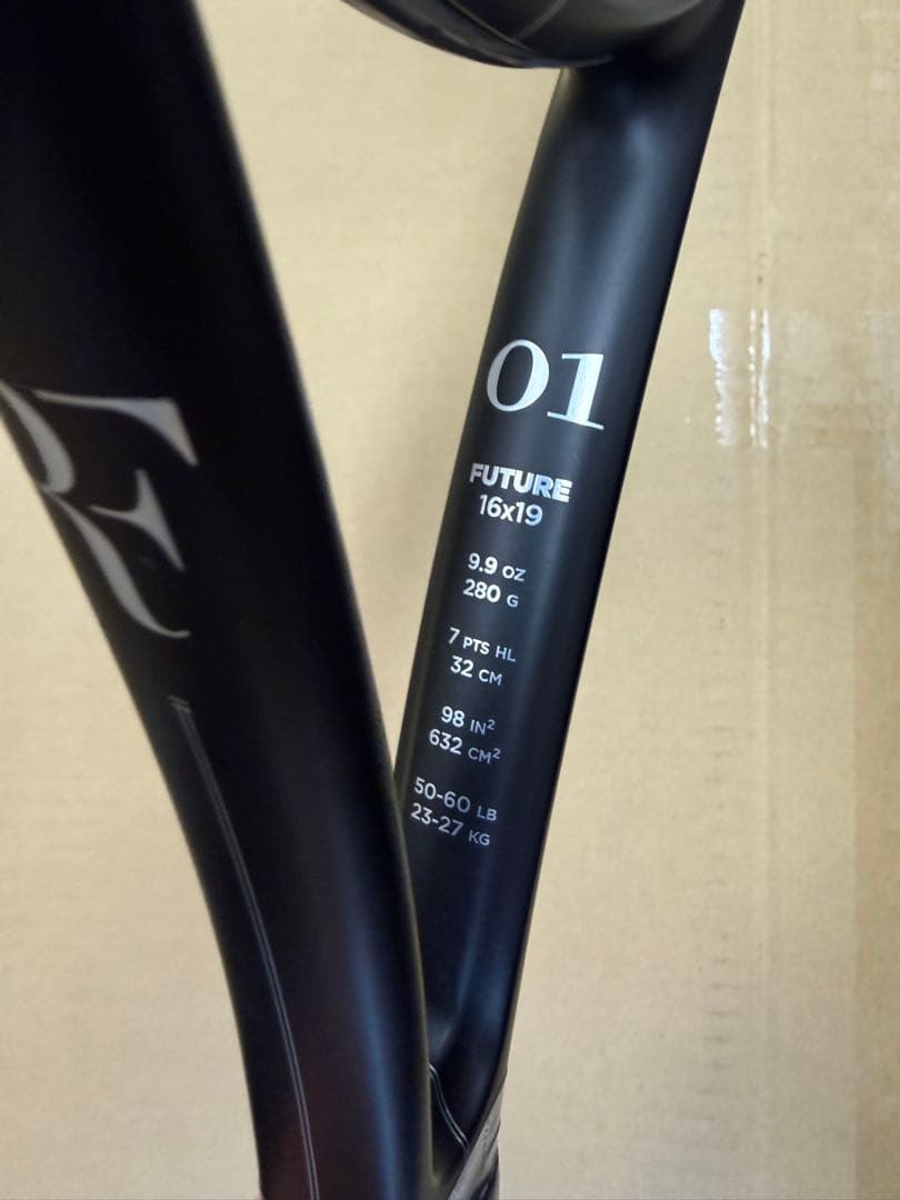 テニス硬式ラケット　RF 01 FUTURE　限定品