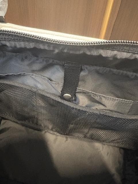 トミーヒルフィガーTHMG3FB5トートバッグ ホワイト/レッド 新品