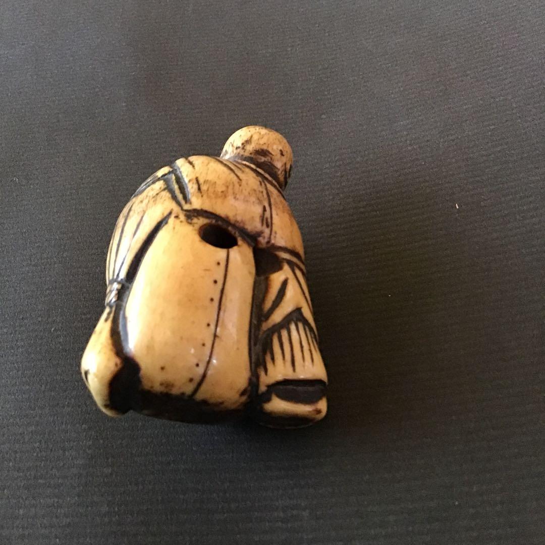 根付「米袋を抱く唐人」江戸時代保証　材質日本本州鹿角