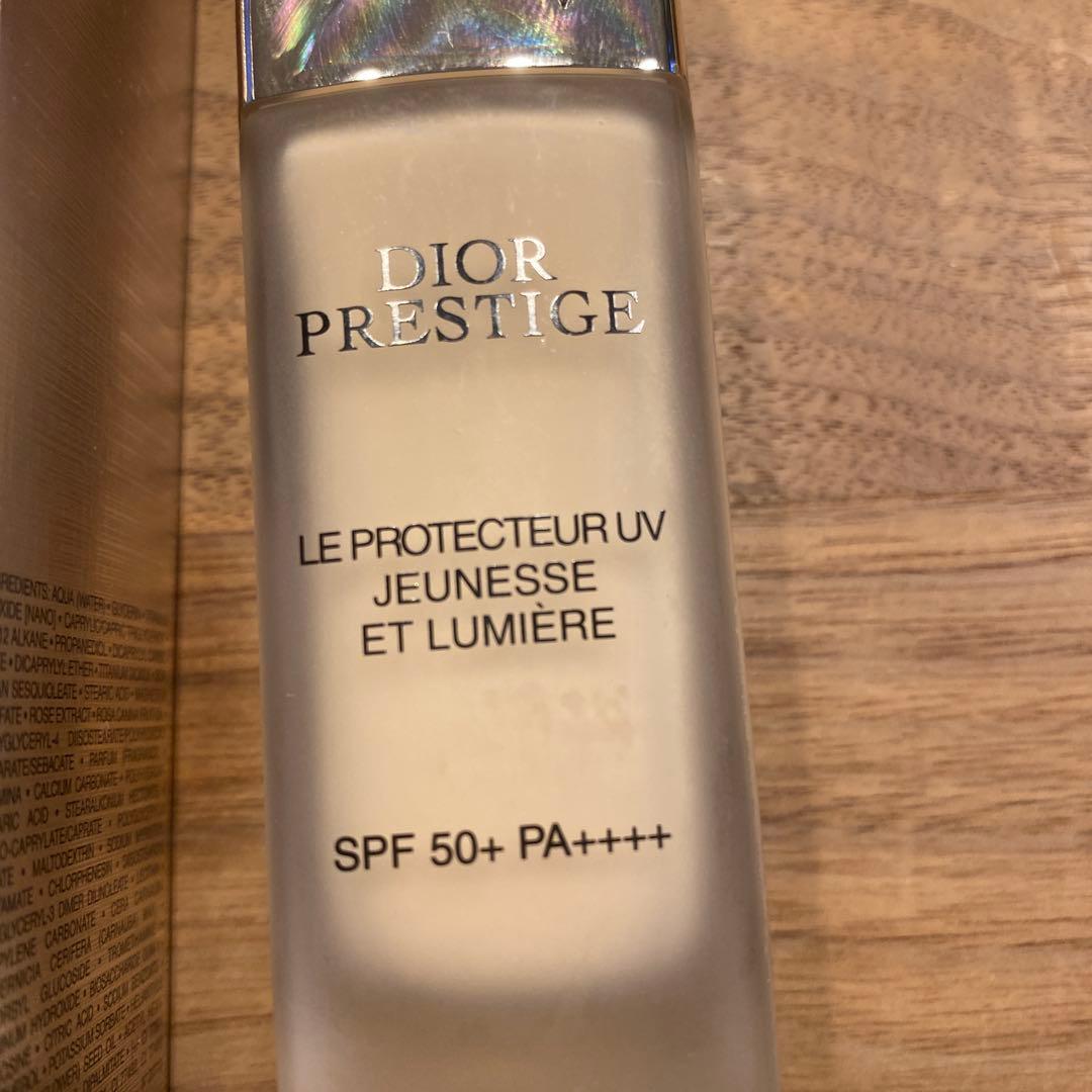 Dior Prestige Le Protecteur UV ルミエールBB00