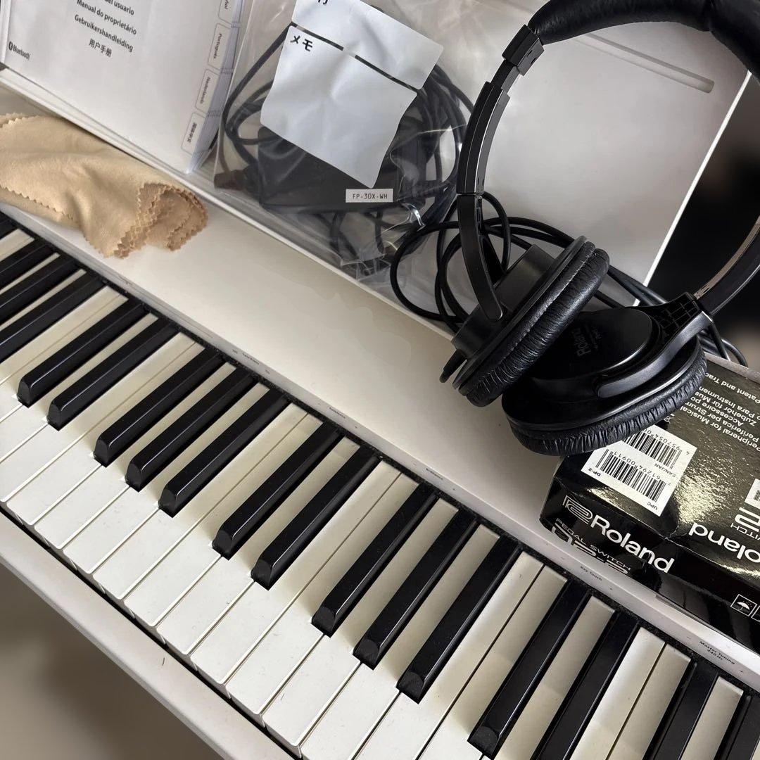 美品　ROLAND　FP-30X WH　21年製　電子ピアノ　台　チェア　セット