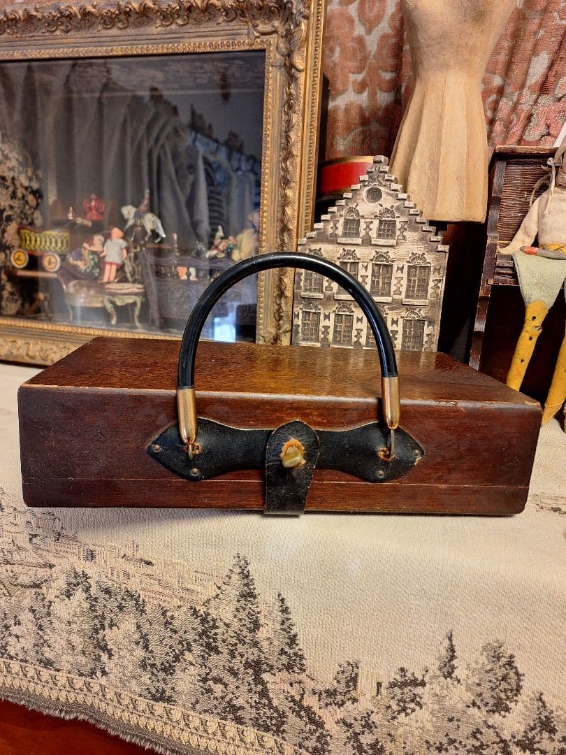 エニットコリンズ馬車デザインの木製ボックスアンティーク