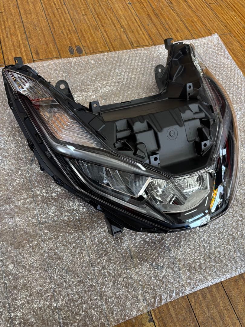 メジロ　中古PCX125・160 JK05・KF47 ホンダ純正ヘッドライ