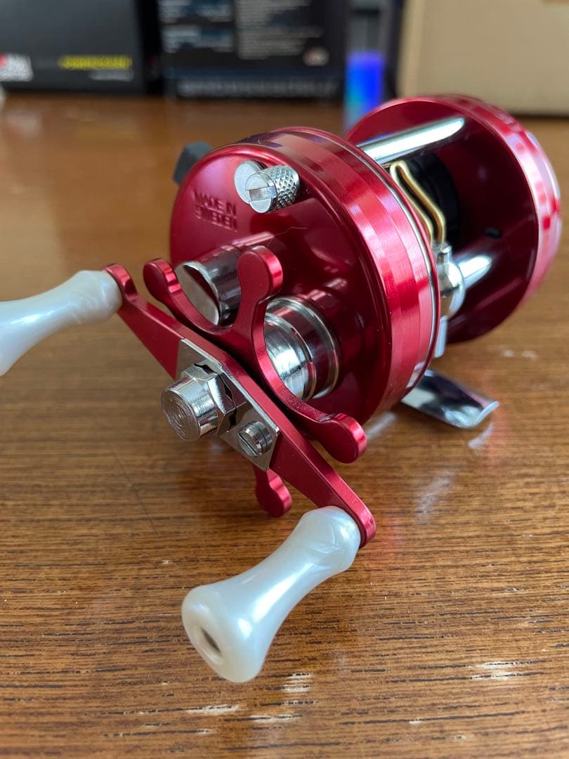 リール Abu Garcia 2500c Red