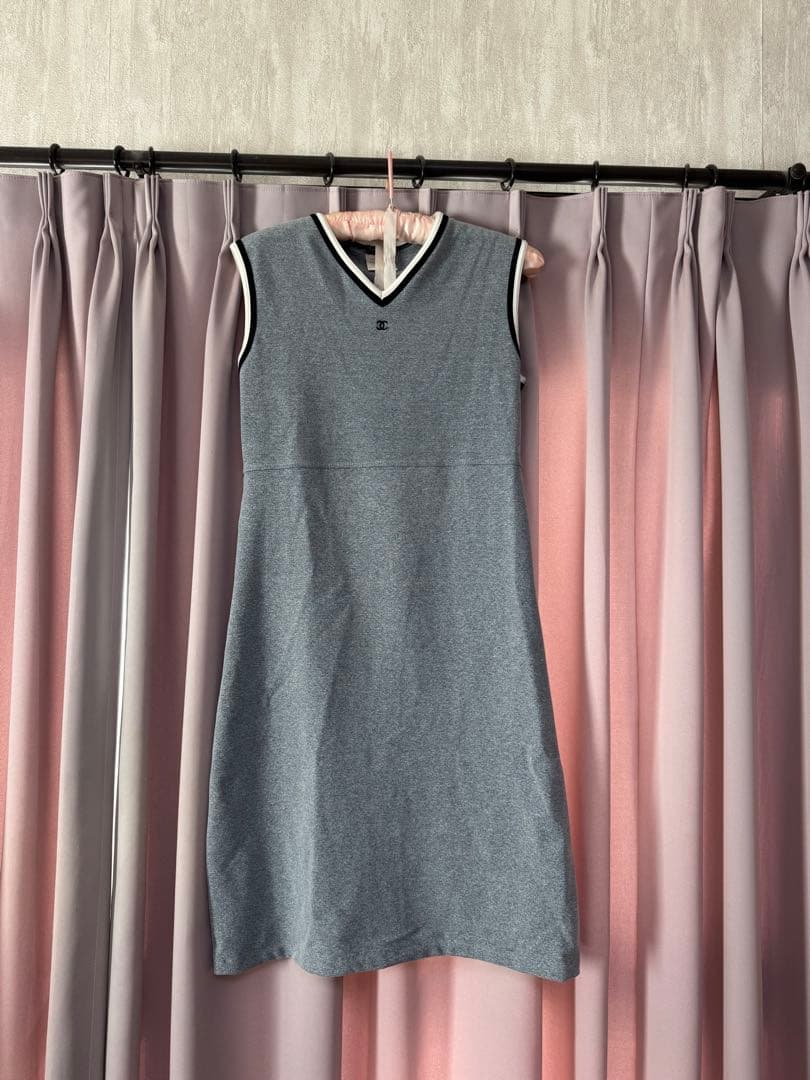 CHANEL グレー ノースリーブ Vネック ワンピース