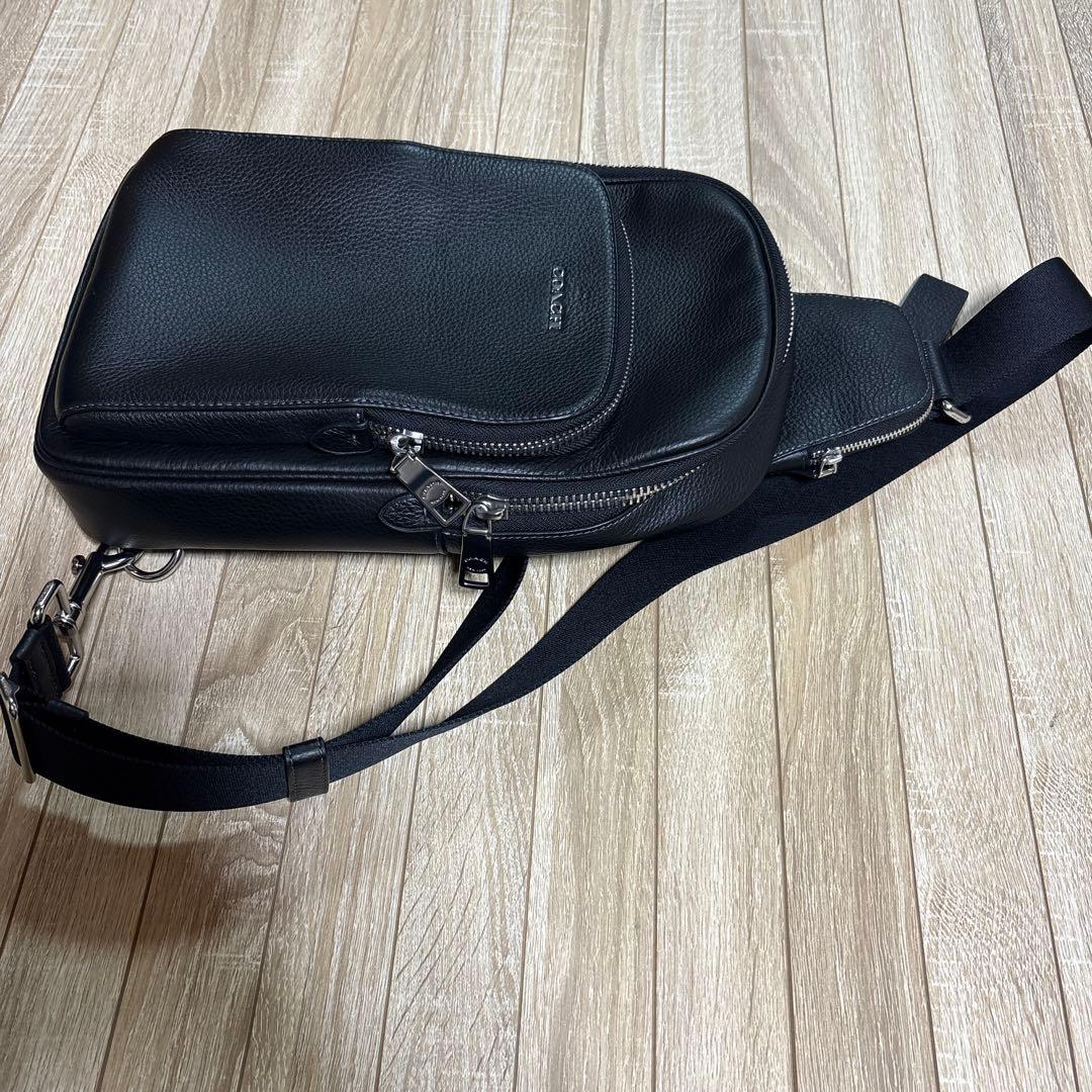 未使用品　コーチ　ショルダーバッグ ペブルレザー イーサン メンズ