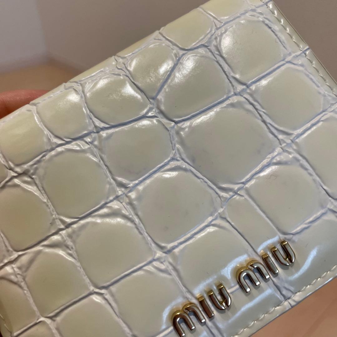 miumiu 二つ折り財布