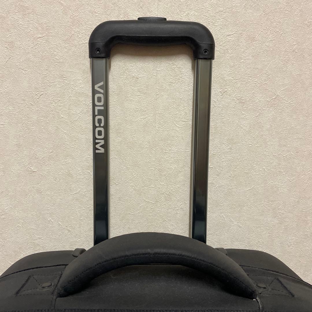 VOLCOM キャリーケース　GLOBETROTTER LUGGAGEブラック黒
