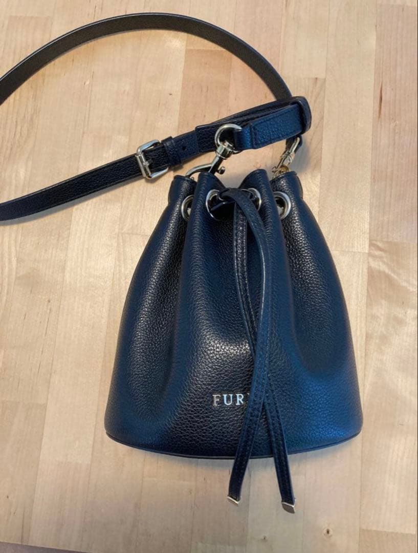 【美品】FURLA ブラック バケットバッグ