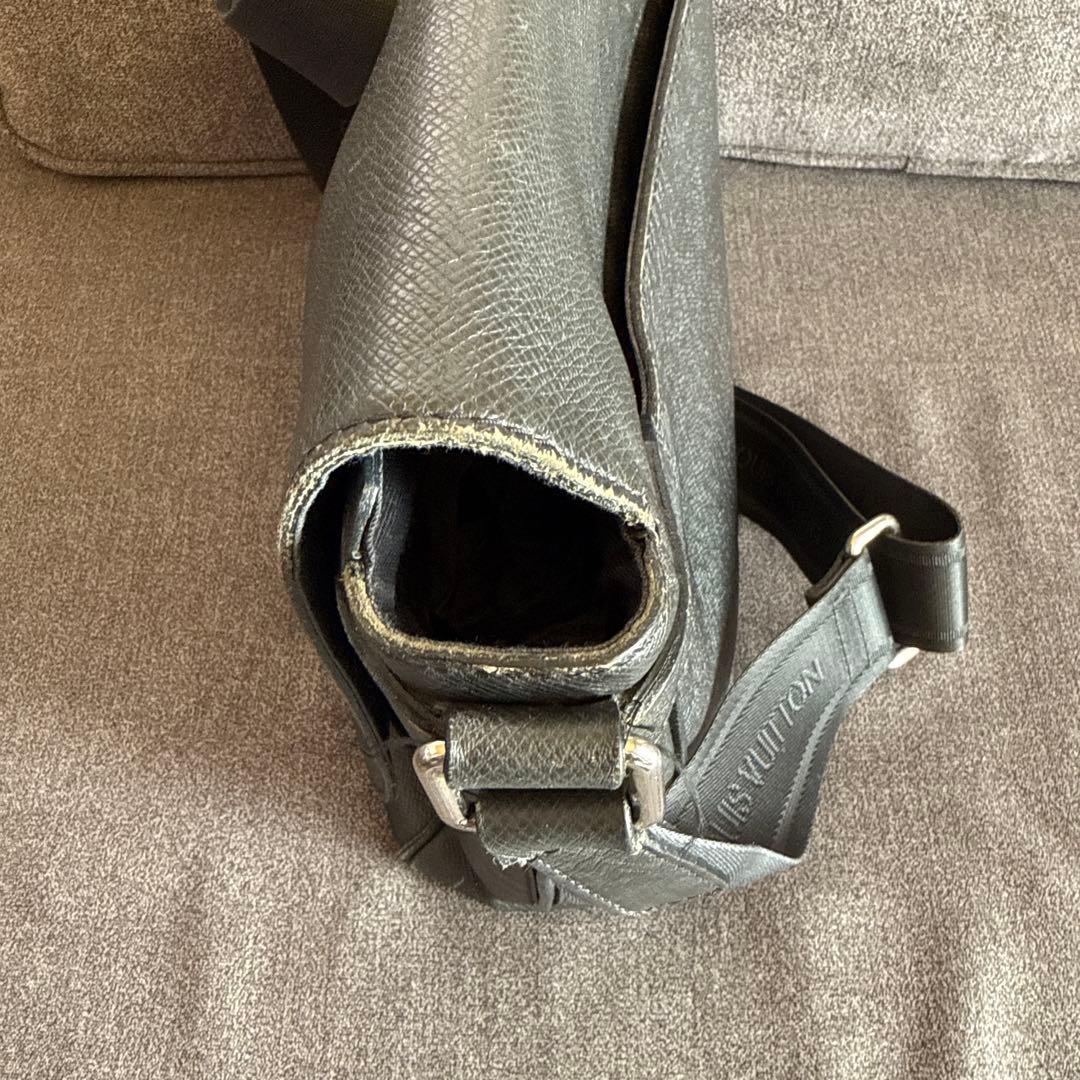 ルイヴィトン タイガ ロマンMM グラシエ ショルダーバッグ