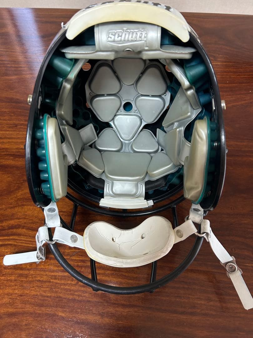 Schutt ヘルメット