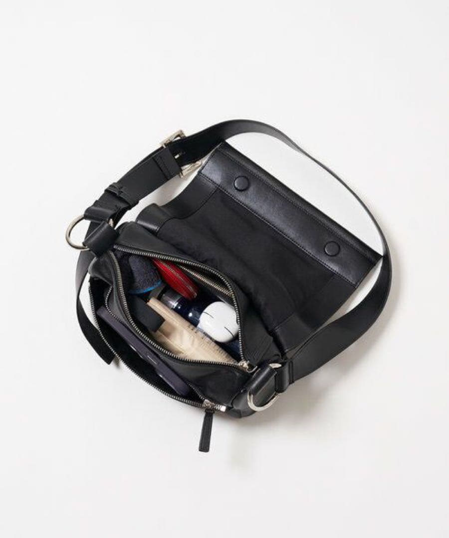 新品未使用　ビアズリー　レザーボディバッグ　ブラック　2025 今期