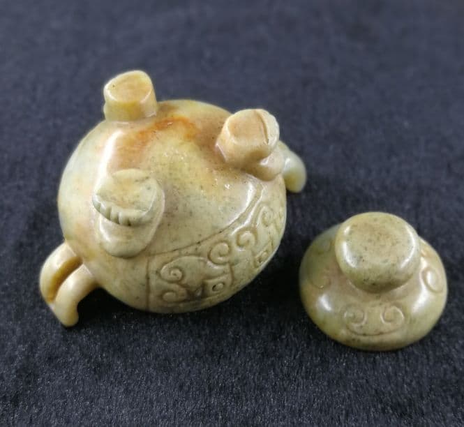 古玉両耳三脚蓋付き香炉{整理番号:K07}