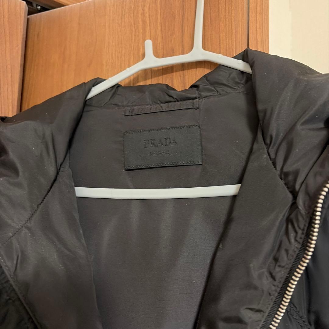 PRADA プラダ メタルロゴ ワッペン フーデッド ダウン ジャケット 52