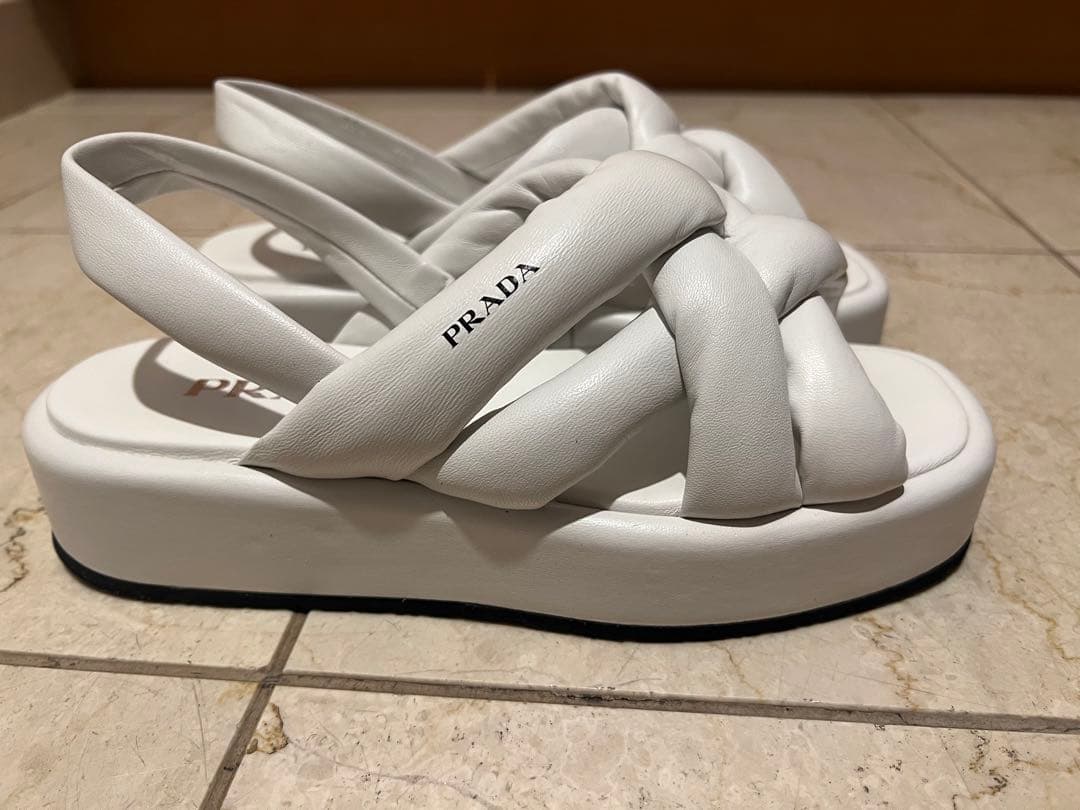 PRADA ナッパレザーサンダル　ホワイト38.5