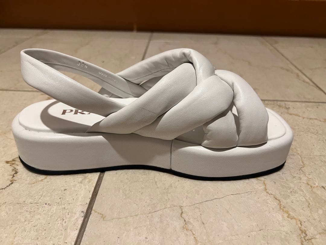 PRADA ナッパレザーサンダル　ホワイト38.5