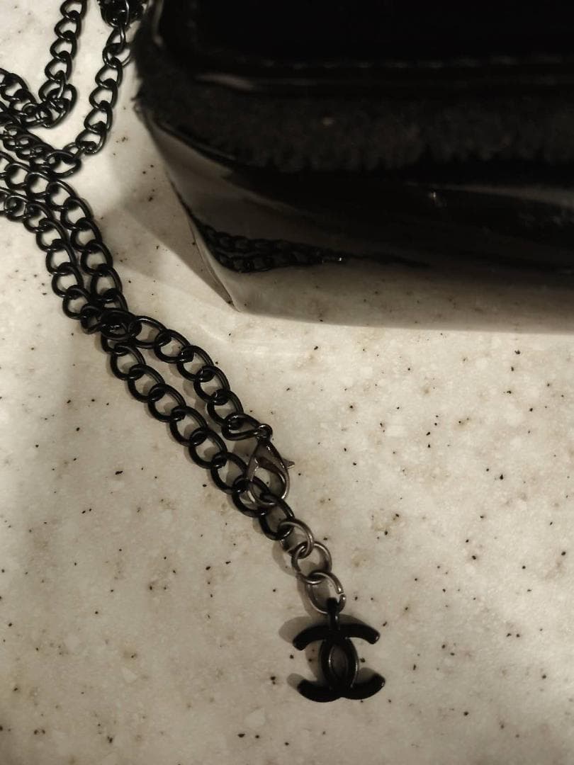 CHANEL シャネル　ノベルティ　ボア　エナメル　チェーンショルダーポーチ