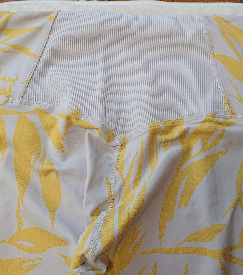 新品タグ付き ヨガウェア ヨガレギンス おしゃれなリーフ模様