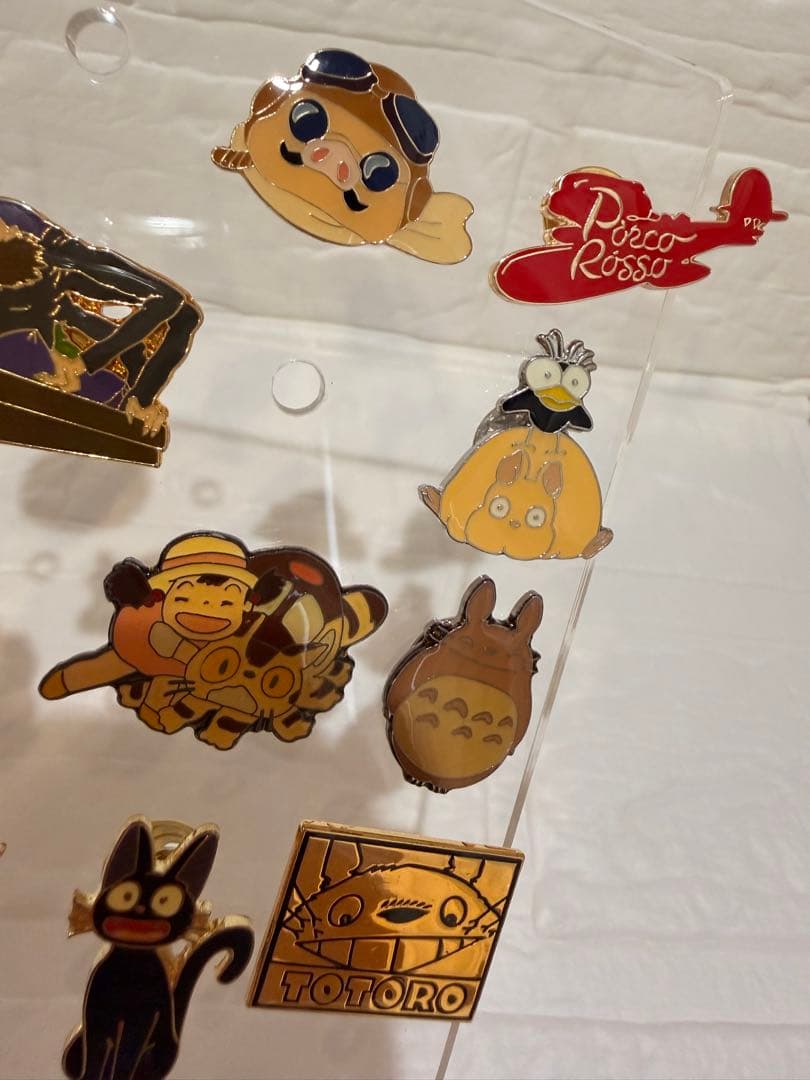 スタジオジブリ　ジブリがいっぱいピンズ他　１８点セット　有効ボード付き
