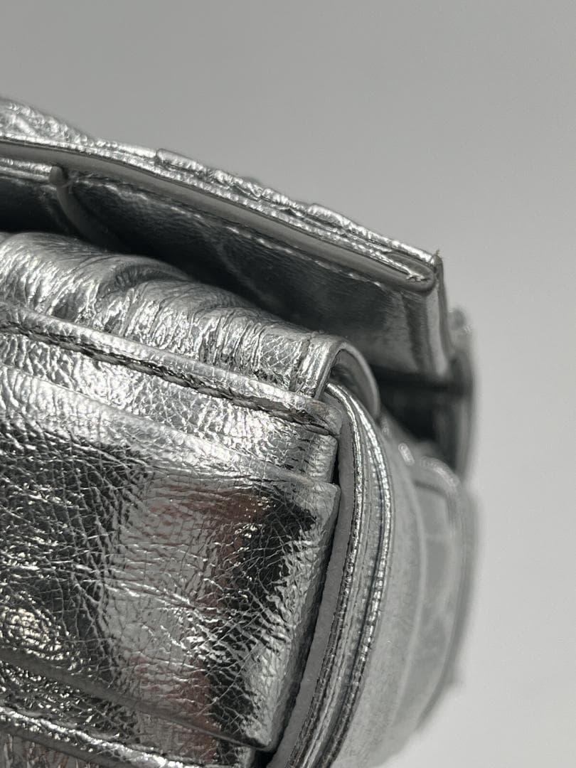 ボッテガヴェネタ　イントレチャート　シルバーショルダーバッグ