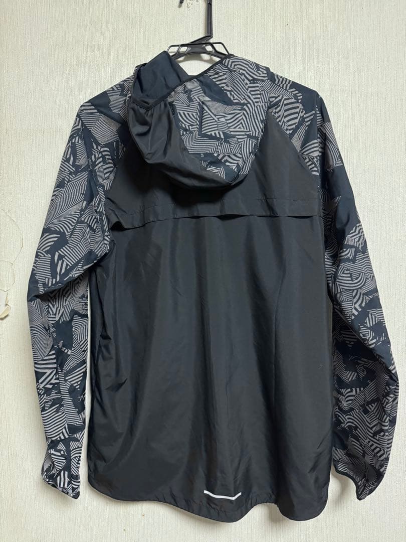 NIKEエッセンシャルフラッシュフーディー