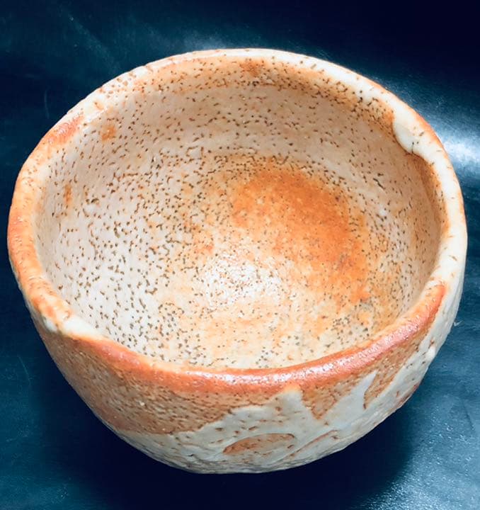 究極の美◼️蔵から美しい夕焼け色に鈴蘭が描かれた抹茶茶碗が出てきました。茶道具