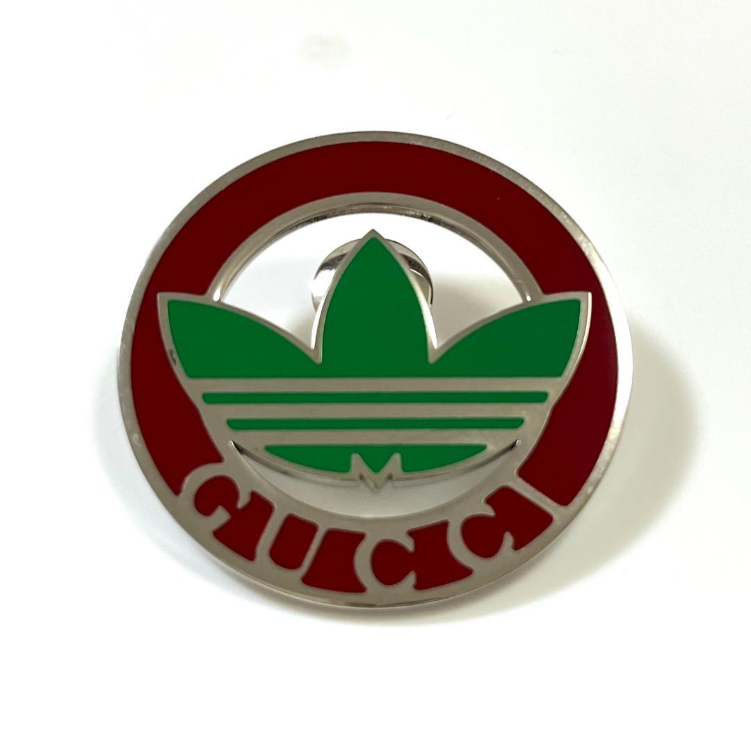 グッチ×アディダス　限定コラボ　トレフォイルロゴ　ピンバッジ