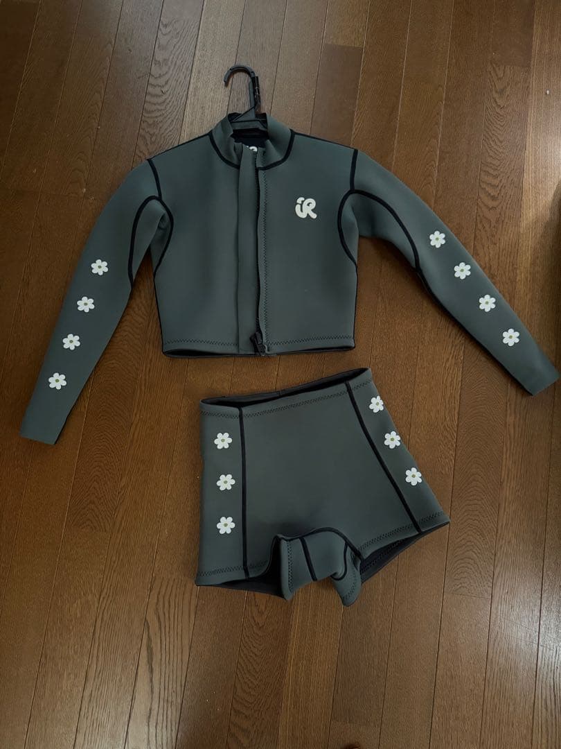 【美品】定価約3万円→1.7万円　上下セット サイズS 日本サイズM