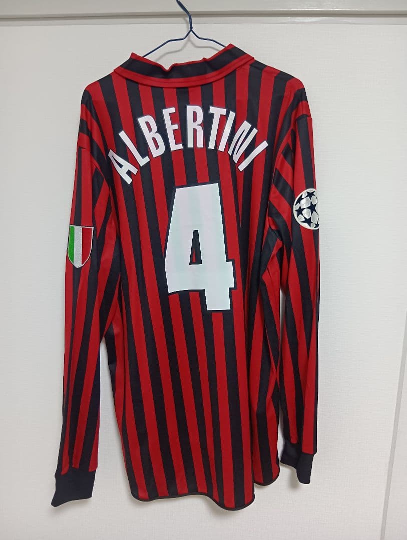 アルベルティーニのミラン100周年記念ユニフォーム