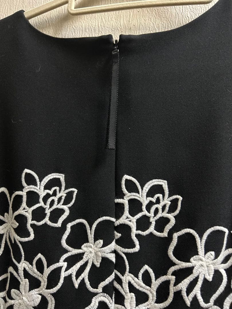 ローズティアラ46 秋〜春先前後ろ花の刺繍が素敵 身幅55着丈108