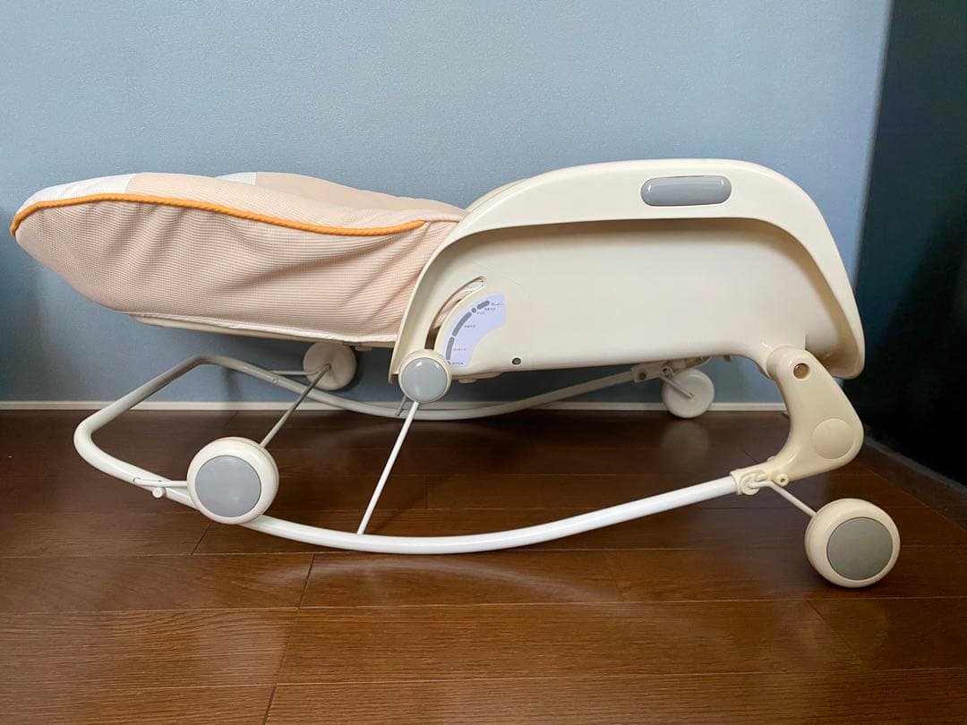 コンビ　プルメアS （ベビーラック　ローチェア　食事イス）