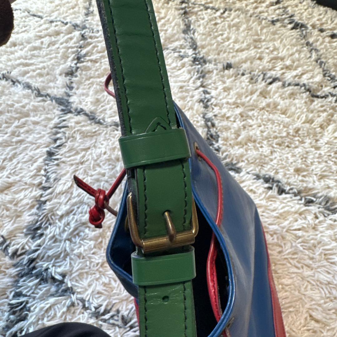 Louis Vuitton エピレザー バケットバッグ