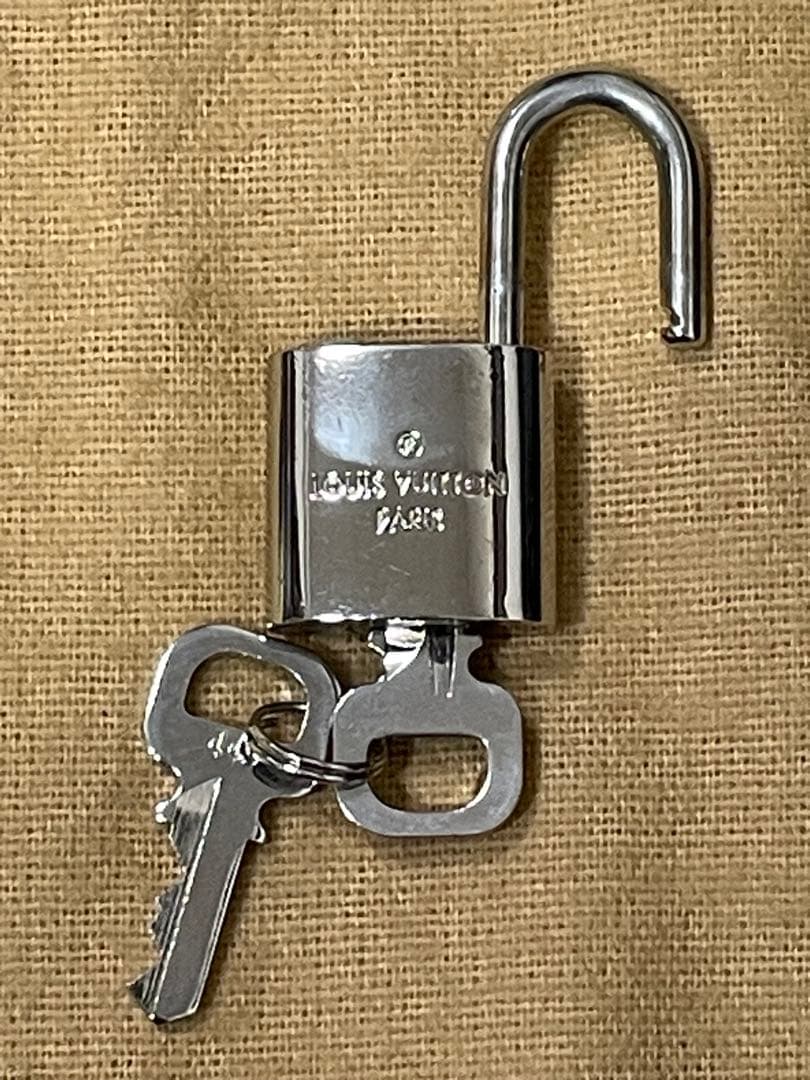 ルイヴィトン パドロック 鍵2本 南京錠 シルバー LouisVuitton