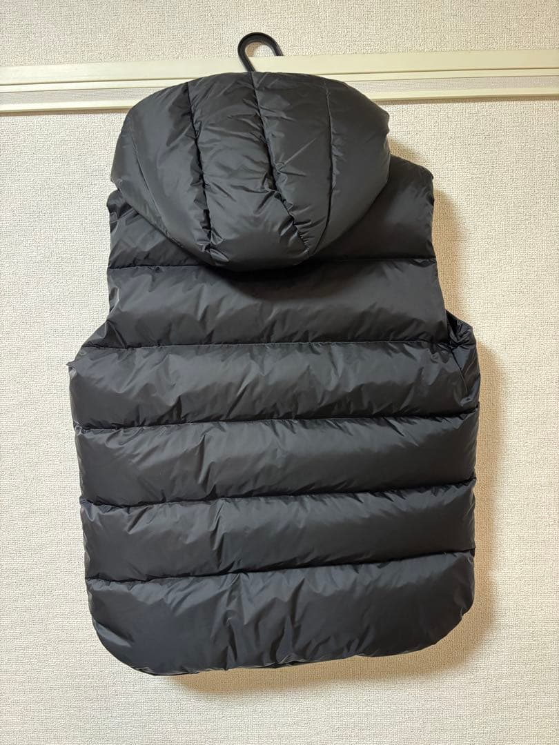 TATRAS ブラック ダウンベスト フード付き