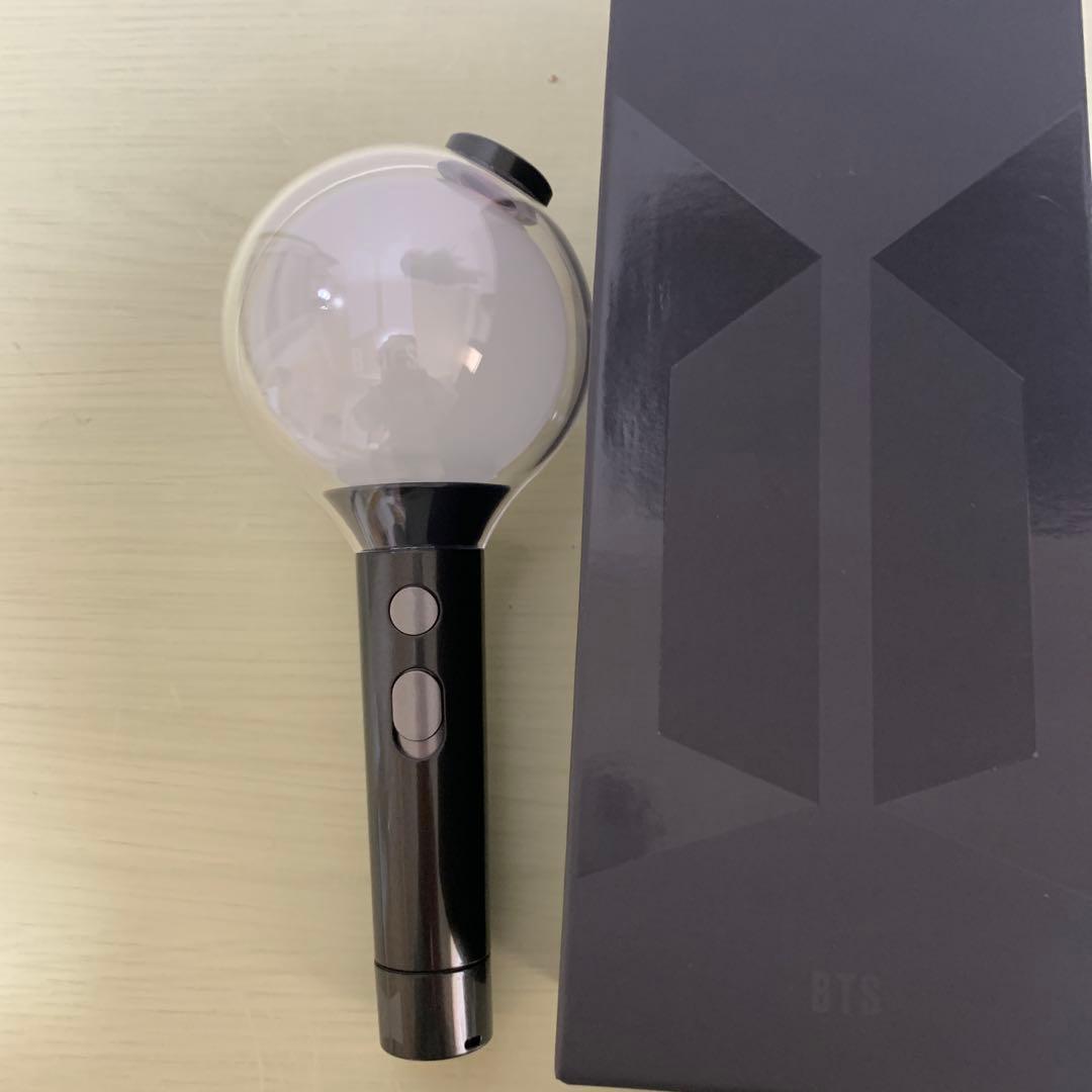 BTS オフィシャルライトスティックとブロマイド6枚 新品未使用です