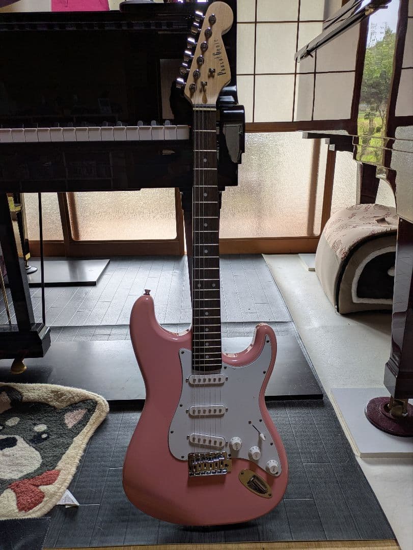 フォトジェニック　Photogenic　ピンク エレキギター ストラト