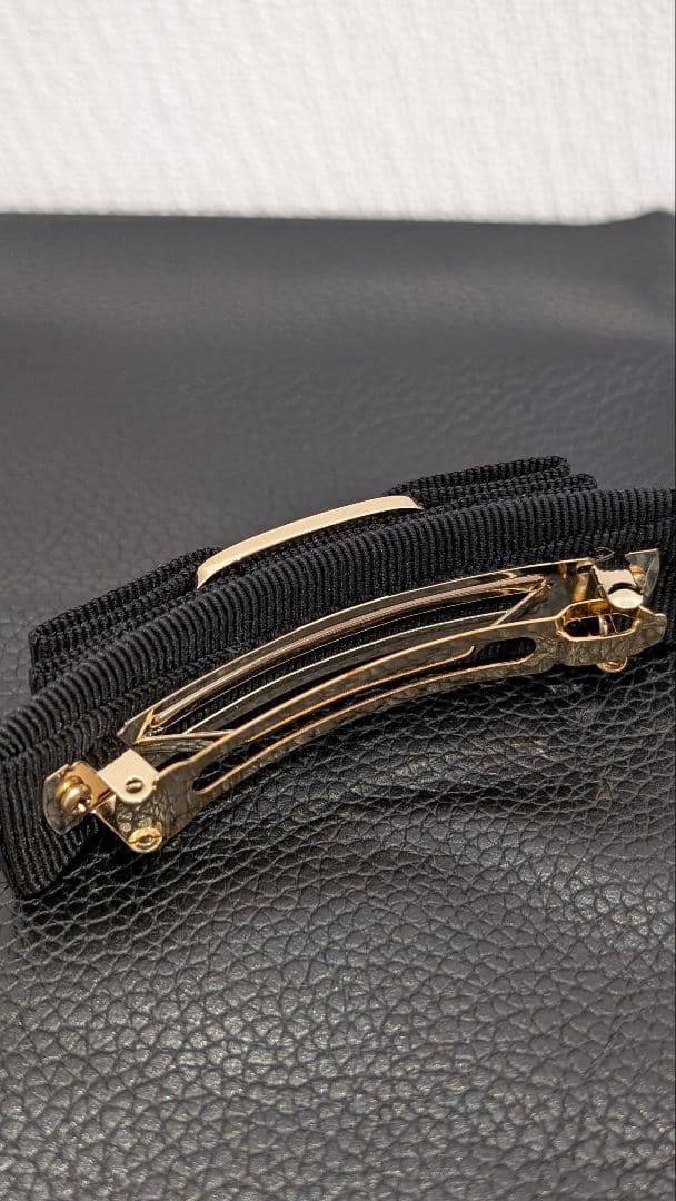 未使用　フェラガモ　バレッタ　ゴールド×ブラック