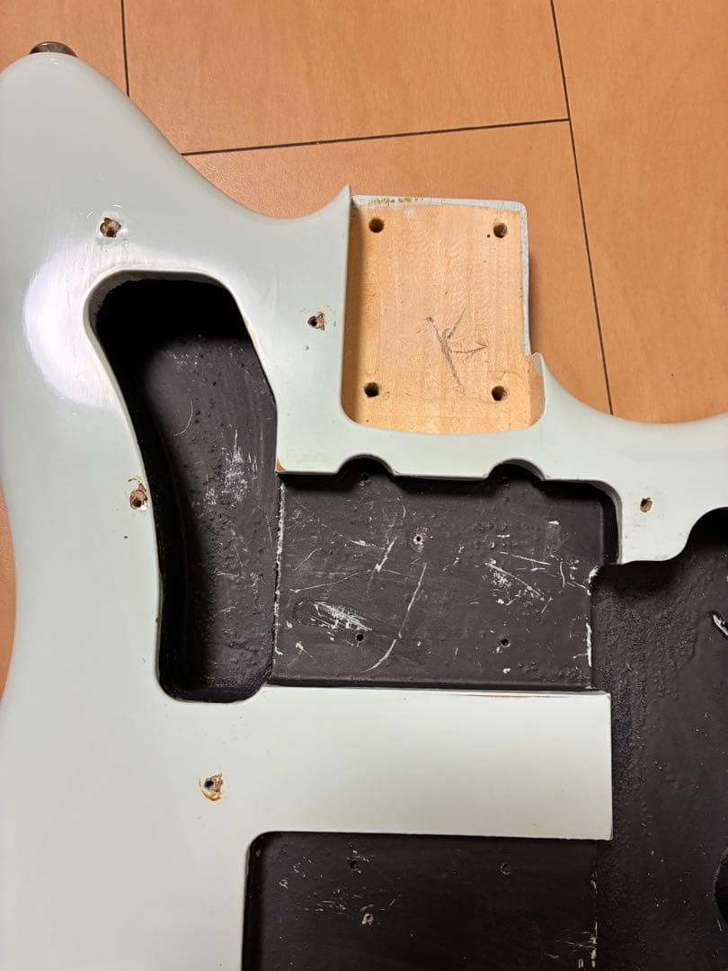 Squier vintage modified jazzmasterボディ